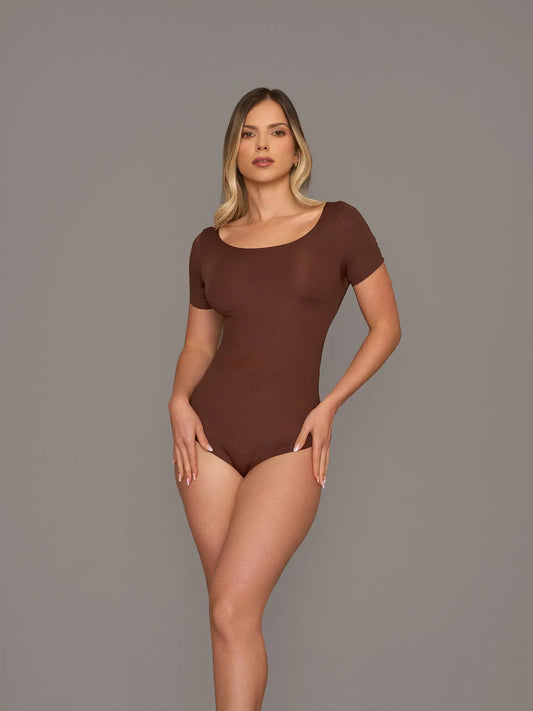 Vista frontal de modelo utilizando el Body Manga Corta